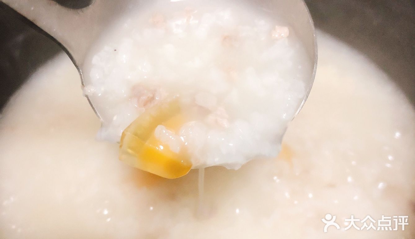 十五分钟快手早餐！营养美味的皮蛋瘦肉粥