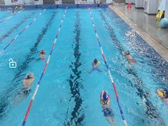 -梦翔龙湖滟澜山游泳俱乐部