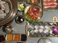 -围炉肉舍•炭烤活鳗•丹东海鲜烤肉(步行街店)