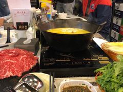 浓厚原只鸡煲花胶汤-鲜入围煮花胶鸡海鲜火锅