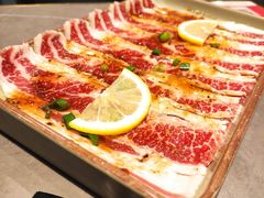 柠檬香草黑椒牛五花-小米烤肉-泥炉炭烤(常营店)