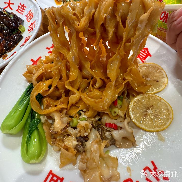 ‼️在大连，打工人的小食堂，座无虚席