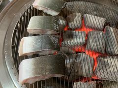 -围炉肉舍•炭烤活鳗•丹东海鲜烤肉(步行街店)