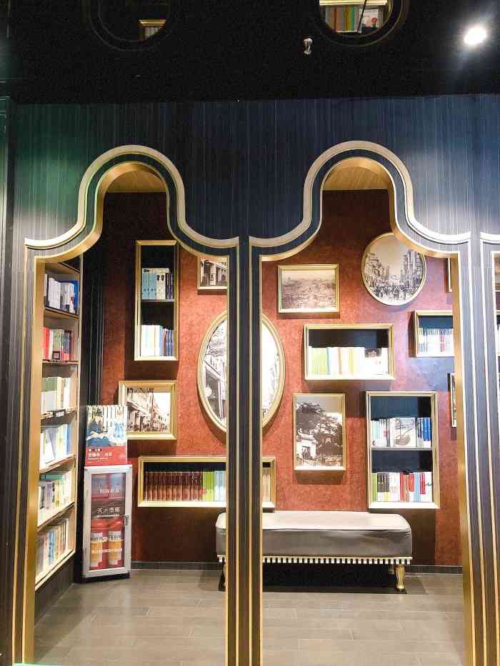 钟书阁(永庆坊店)-"打卡永庆坊当然不能错过华南第一家钟书阁～.