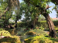 -Chom Cafe and Restaurant