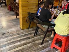 等位区-临江餐馆二楼美食部落