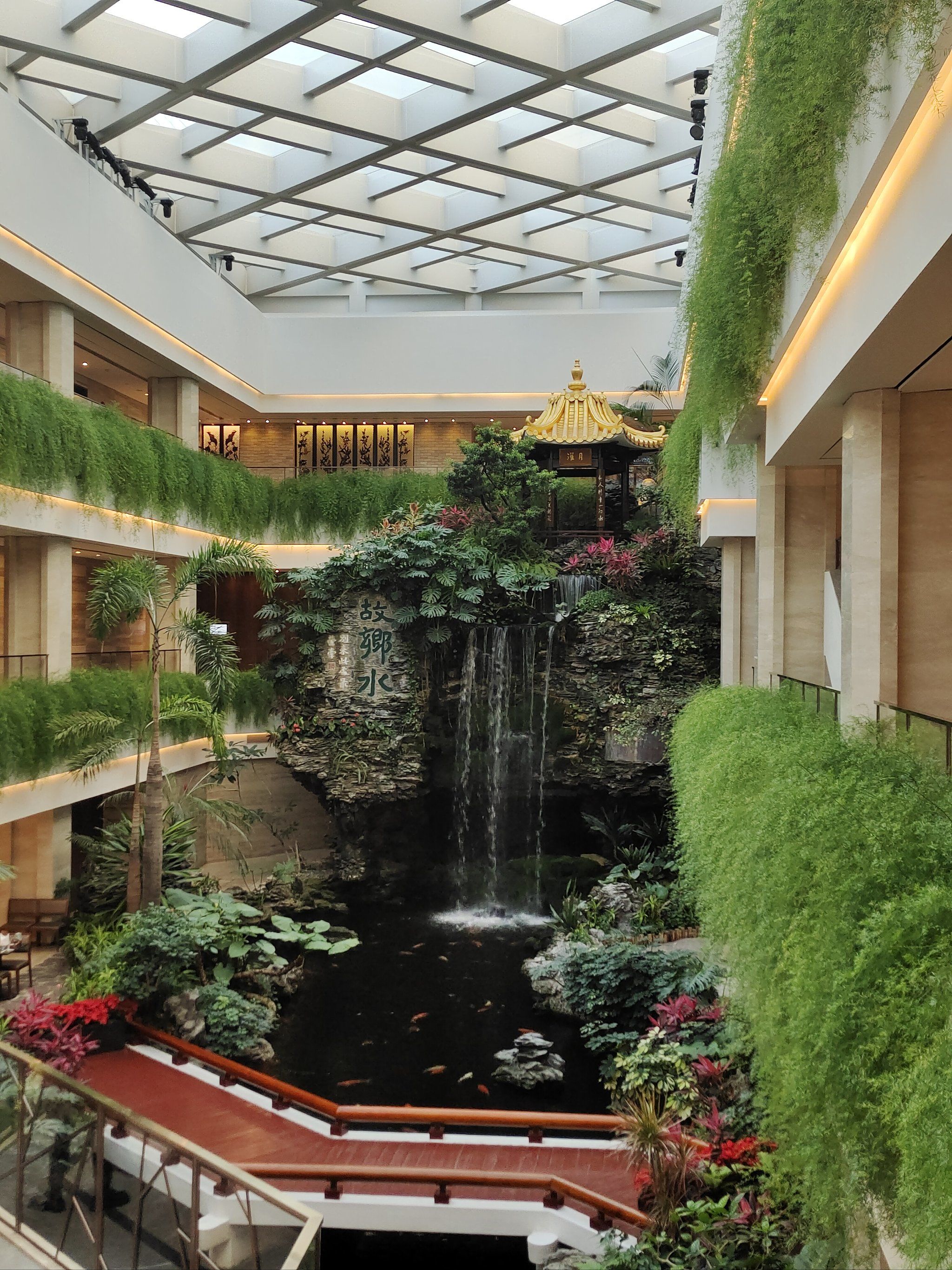 一点都不low,现在去看还是杠杠的#五星级酒店「广州白天鹅宾馆」