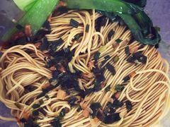 开洋葱油拌面-裕兴记•蟹黄面馆(人民广场店)