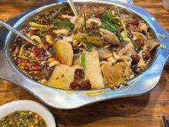 -乡土特色.冷锅鱼.牦牛肉汤锅