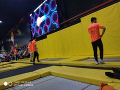 -嘿哟动霸CHUA·新潮玩运动娱乐中心·蹦床滑冰团建乐园