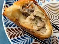 酥皮烤包子-乡村馕坑肉·烧烤·新疆菜·本地人更爱吃(阿勒泰首店)