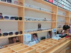 -豪门视光·星趣控·蔡司依视路眼镜代理商(中央大街店)