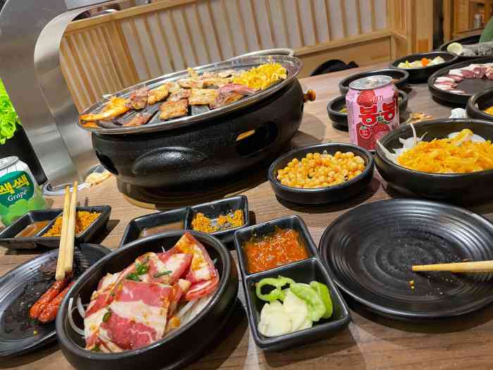 炙久家烤肉料理(固安店"朋友回家拿东西,我来赶大集买菜,中午完事.