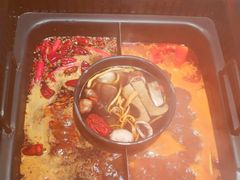 -老牌坊云南鱼豆花火锅(哈西万达店)