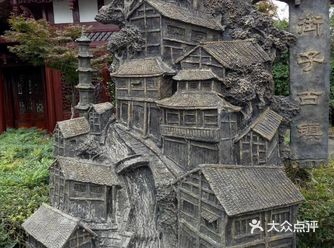 推荐景点：街子古镇   地址：成都市崇州市惠丰路