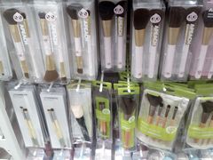 -名创优品(北京新中关购物中心地铁层店)