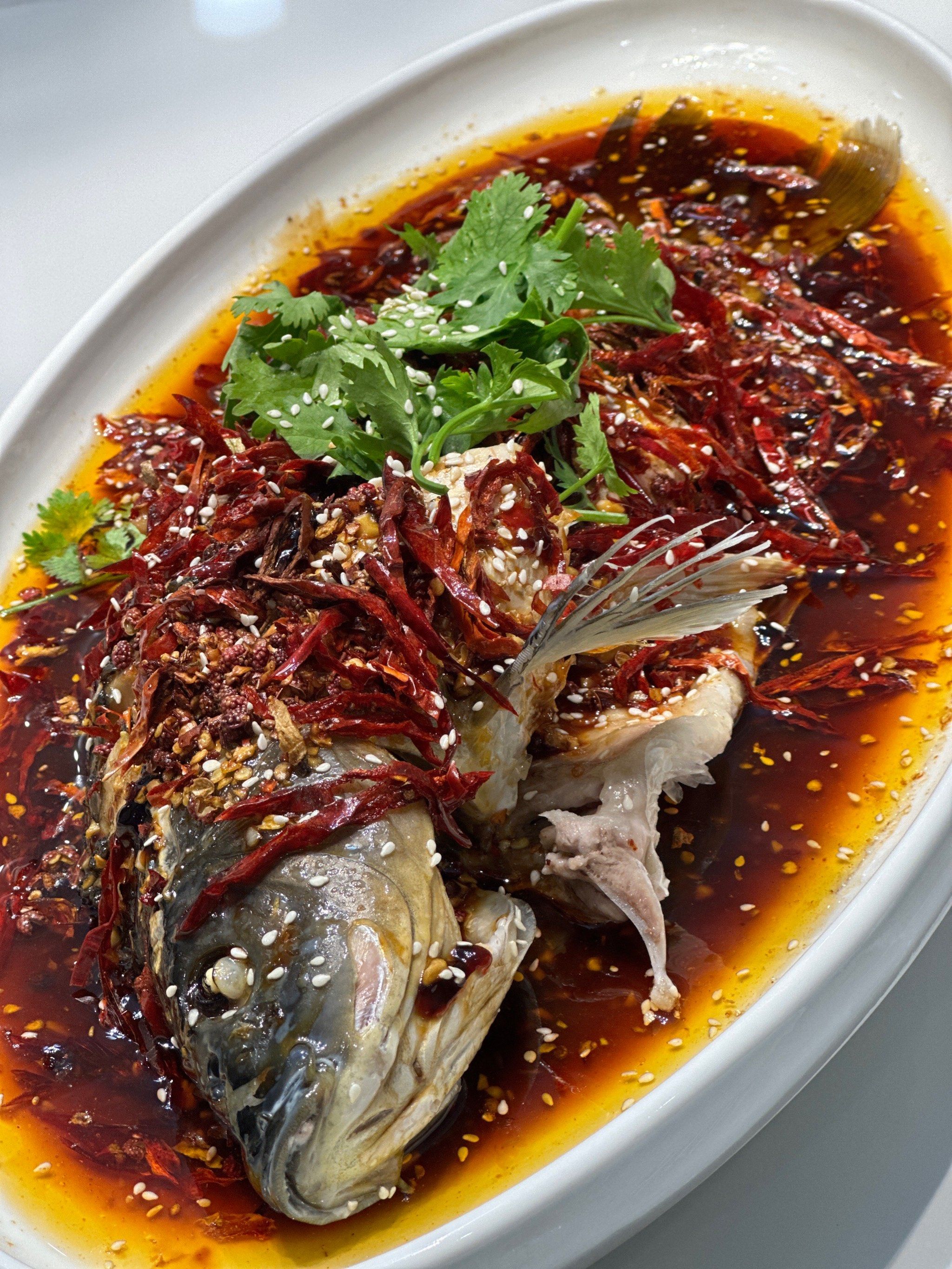 环境佳
菜品精致适合家庭聚会招待朋友领导 
麻辣鲤鱼肉质紧实