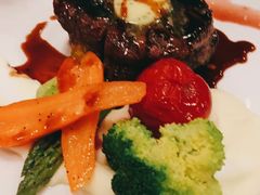 碳烤菲力牛排配香煎海鲈鱼-WOLFGANG PUCK KITCHEN & BAR(迪士尼小镇店)