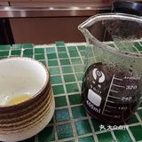 在景区与民居中间生活