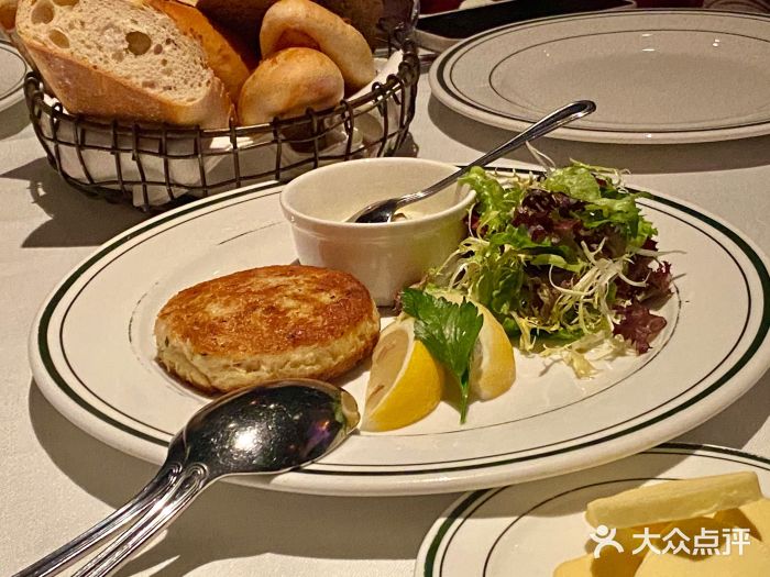 Wolfgang’s Steakhouse 沃夫冈牛排馆(上海白玉兰广场店)招牌蟹肉饼图片