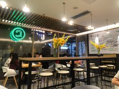 大堂-龙治汉堡(中华城店)