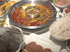 -茅草房·河畔园林火锅