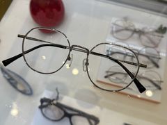 -目上眼镜·蔡司依视路授权(青浦宝龙店)