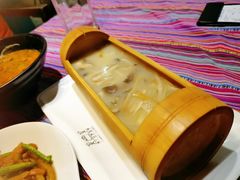 -香巴拉云南餐厅(华莱坞店)