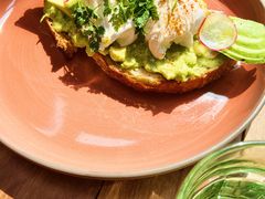 牛油果温泉蛋吐司-O'mills Sourdough Bakery&Bistro(永嘉路店)