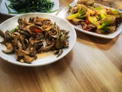 -四更周店烤乳猪