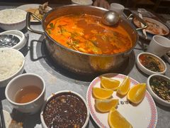 -野山舂·贵州现舂酸汤牛肉(民生路店)