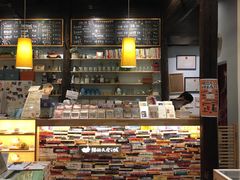 -猫的天空之城概念书店(杭州南宋御街店)