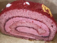 草莓红丝绒卷-星巴克(北京三里屯SOHO一店)