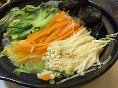 金针菇蔬菜砂锅-万和春排骨砂锅米饭(湖北路店)