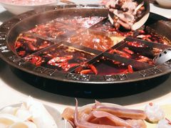 -渝嘴小老弟老火锅(华新村店)