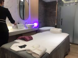 -香港倾城国际·美容美体中心