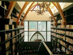 -钟书阁(松江泰晤士小镇店)