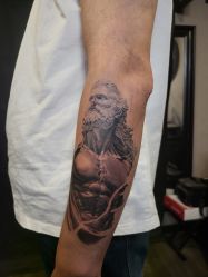 -鳌首刺青纹身 穿孔饰品店