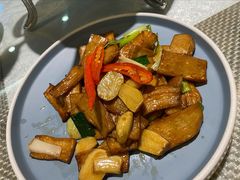 腊八蒜炒杏鲍菇-新加坡瑞珍•海河观景餐厅