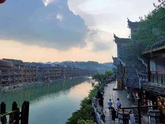 -临江餐馆二楼美食部落