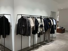 -URBAN REVIVO(高德置地广场·春广场店)
