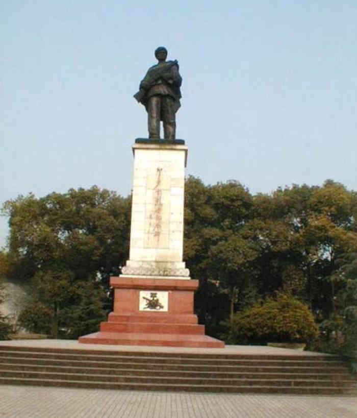 烈士陵园-"岳西印象,地处大别山腹地,是一眼就能望穿.