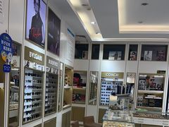 -美式眼镜·授权蔡司.依视路.尼康.豪雅.明月(人民广场店)