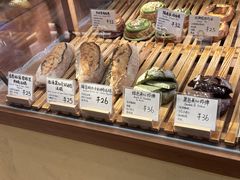 -天井·丑面包搭咖啡