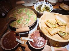 -吃饭皇帝大土家民族菜(荟聚店)