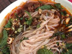 -啊墨江牛烂烀米线