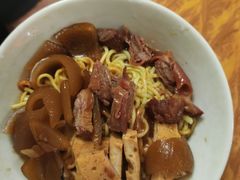 -松树干拌面店