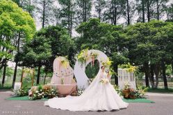 -艾米丽婚纱礼服