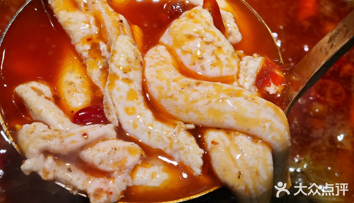 朋友跟我说有家火锅店在重庆当地传承了三代人了