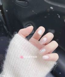 -吉吉靓甲美睫